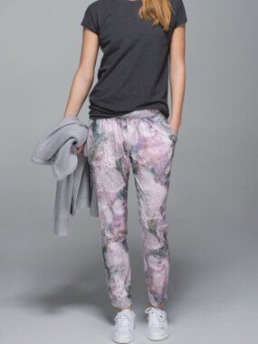 Lululemon 🍋 Namaskar Pant II Sugar Crush Multi Size 6